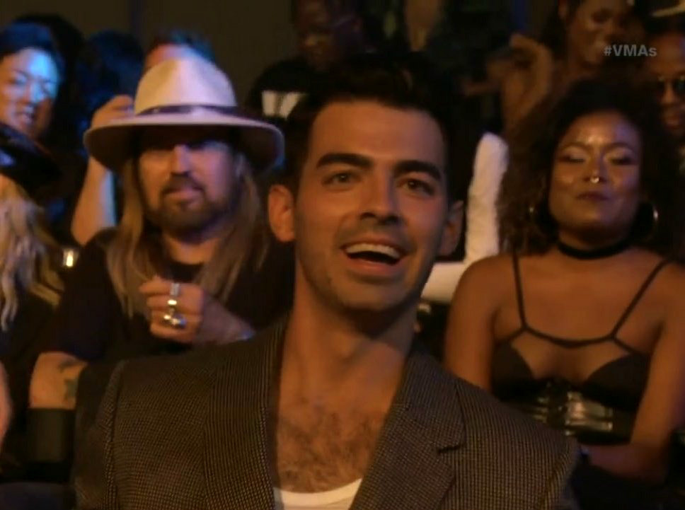 Ésta fue la reacción de Joe Jonas tras el no beso de Camila Cabello y Shawn Mendes (Captura).