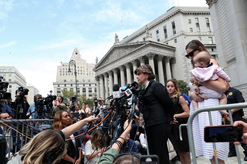 Algunas víctimas expresaron su dolor y hablaron de las secuelas causadas por los abusos de Epstein. (Reuters)