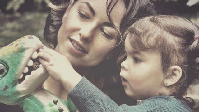 Bárbara Mori junto a su nieta.