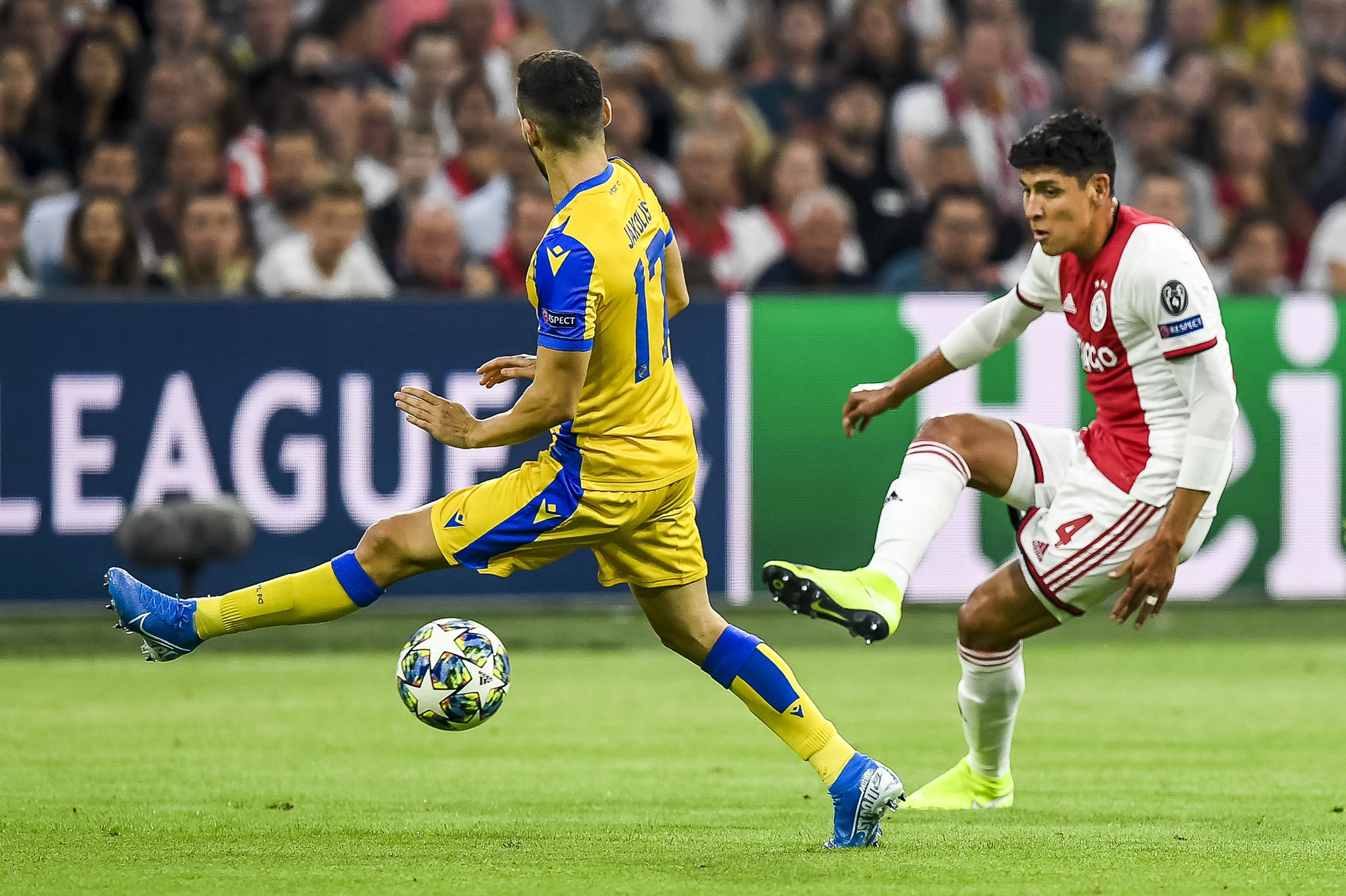 Debutó Edson Álvarez en el Ajax (Twitter @AFCAjax)