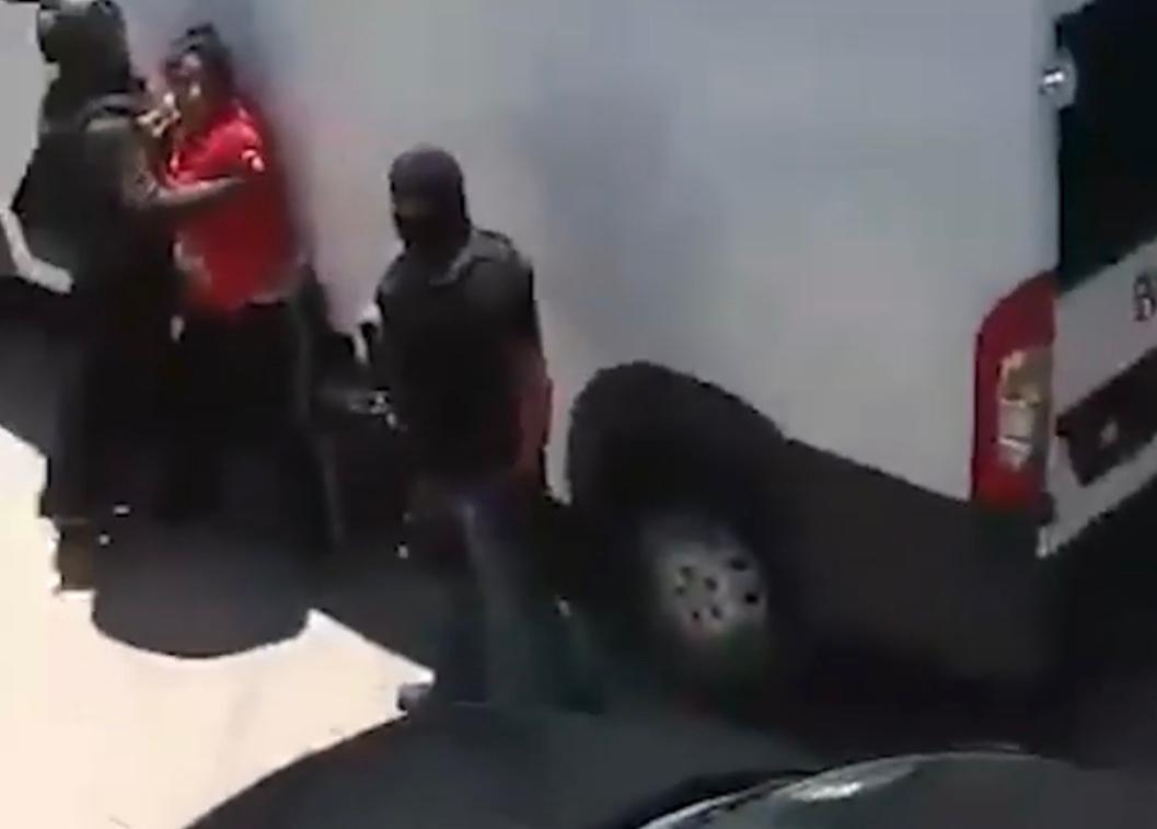 Detienen a pareja relacionada con robo a camiones de carga (Especial)