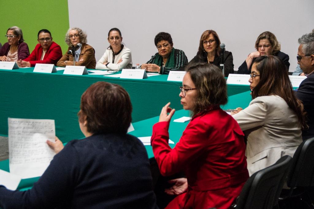 La jefa de Gobierno en una reunión con mujeres en el Antiguo Palacio del Ayuntamiento. (Cuartoscuro)