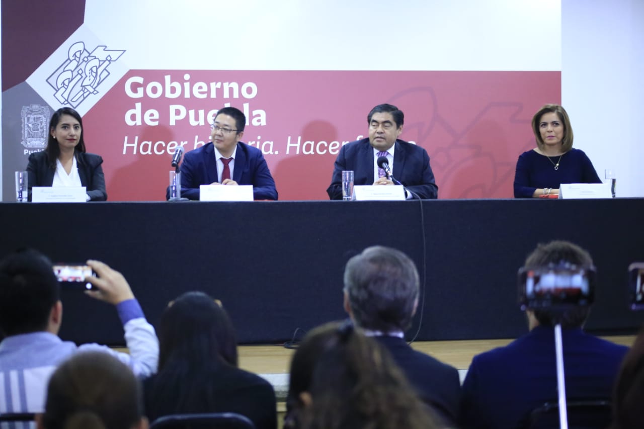 Miguel Barbosa Huerta dijo que este anuncio de inversión demuestra el propósito de su gestión de garantizar certidumbre administrativa. (Andrés Lobato