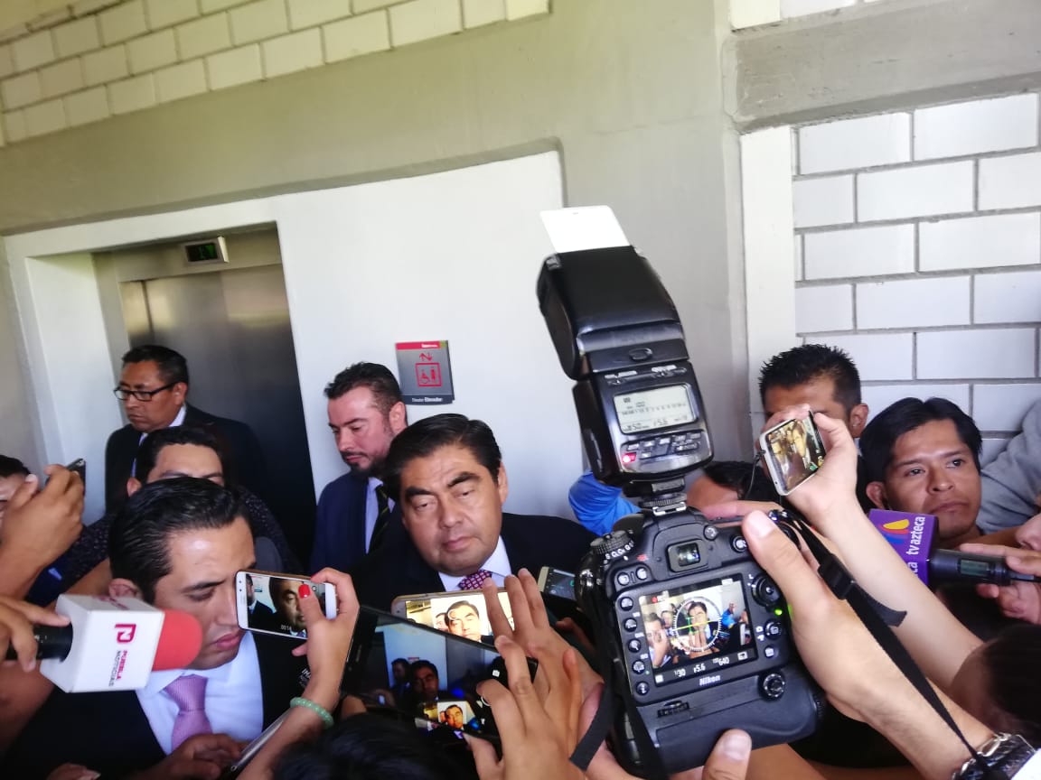 Sí claro (me reuniré con el rector), si el me lo pide, con mucho gusto, comentó el gobernador Luis Miguel Barbosa. (Jaime Zambrano)