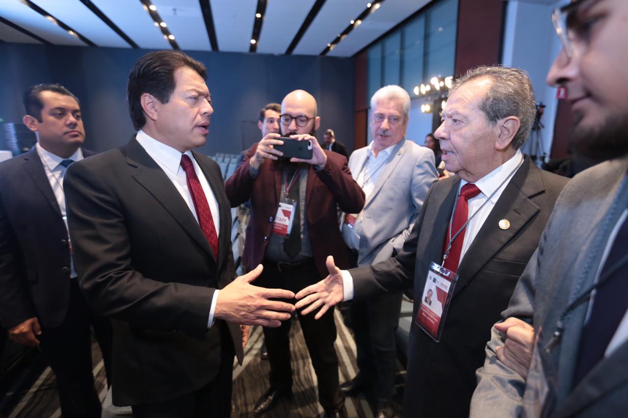 Los diputados Mario Delgado y Porfirio Muñoz Ledo previo al arranque de los trabajos de la sesión plenaria/ Jesús Quintanar.