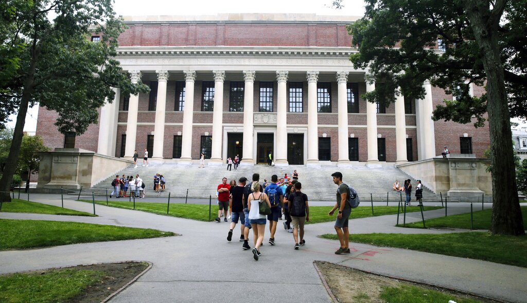 Estudiantes en la Biblioteca Widener en la Universidad de Harvard en Cambridge, Massachusetts. /AP