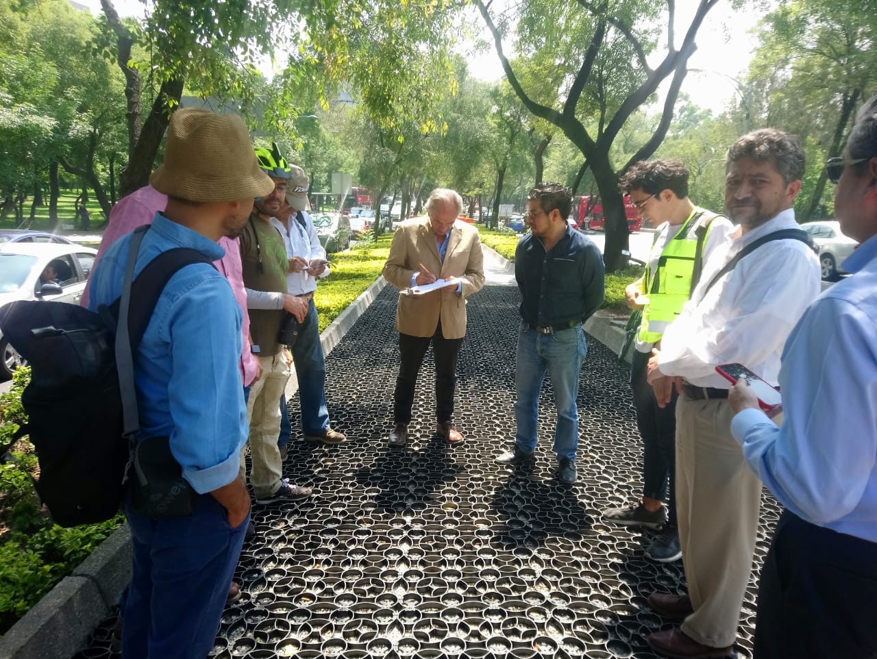 Inicio de pruebas de pavimento en Paseo de la Reforma. (Especial)