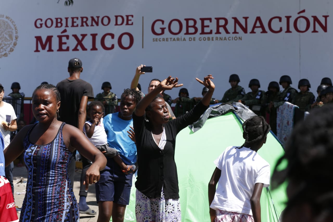 Los migrantes africanos que permanecen desde hace dos meses en Tapachula exigen respuestas al INM/Héctor Téllez.