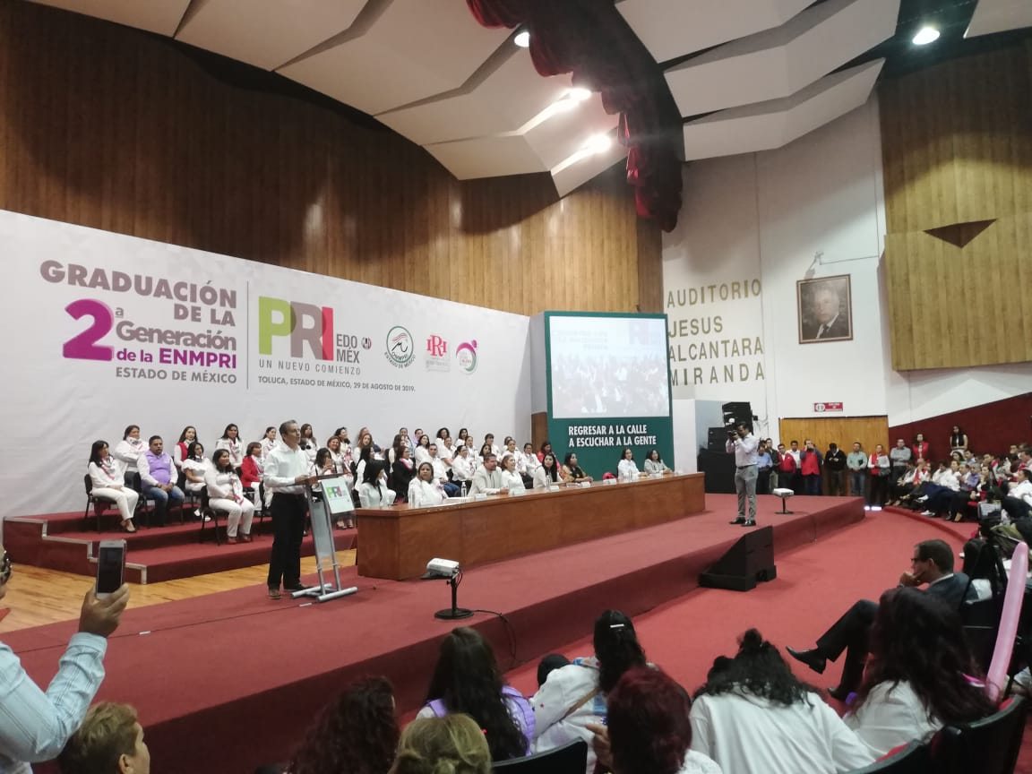 Tomó protesta a la segunda generación de la Escuela Nacional de Mujeres Priistas. (Claudia Hidalgo)
