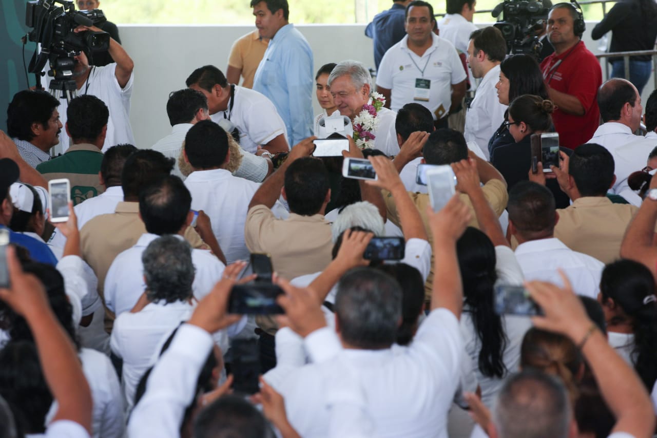 AMLO acusa a farmacéuticas de inventar una campaña sobre desabasto de medicamentos contra el cáncer/Octavio Hoyos.