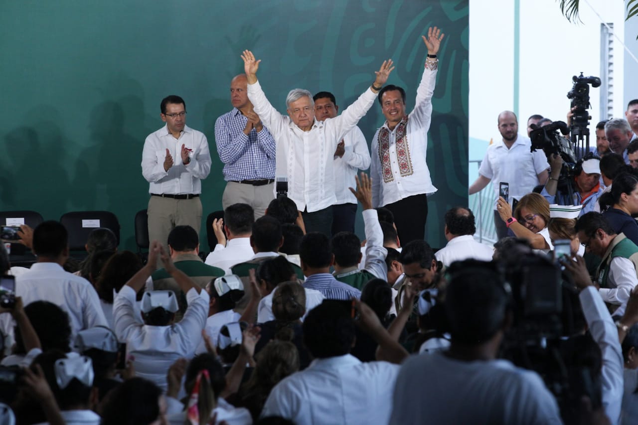AMLO en la comunidad del Hospital rural de Papantla. (Omar Franco)