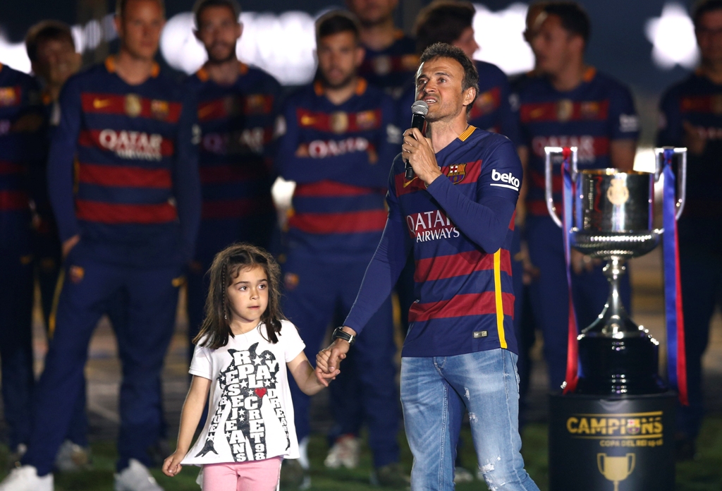 Diego Maradona manda un "fuerte abrazo" a la familia de Luis Enrique (AP)
