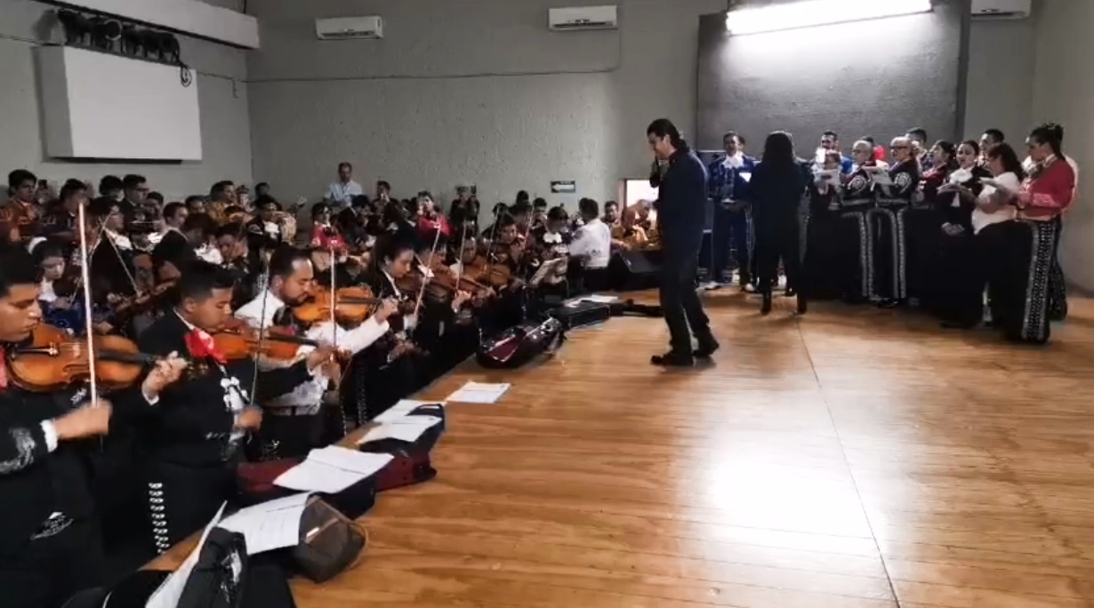 Integrantes de la Academia Mexicana del Mariachi en la Casa de la Cultura Jalisciense (Especial)