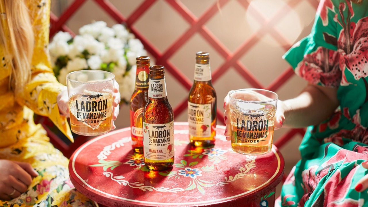 "Ladrón de Manzanas" es la nueva sidra lanzada por la marca cervecera Heineken México. (Foto: Especial)