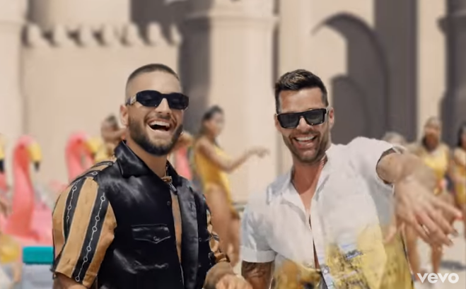 Maluma canta No se me quita con Ricky Martin