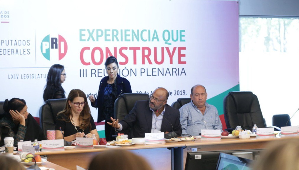 El PRI rechazó la renuncia de René Juárez como coordinador de los diputados de esa bancada. (Twitter | @JuarezCisneros)
