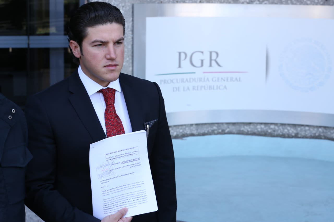 El senador Samuel García acudió a la Fepade para presentar ampliar su denuncia contra el gobernador de NL/Octavio Hoyos.