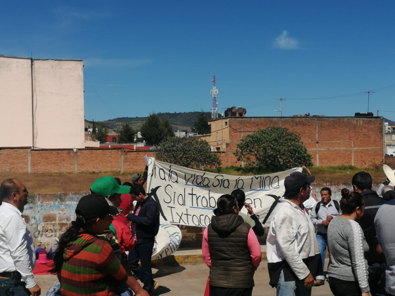 Un grupo consideró benéfico para la población el desarrollo de la minera, mientras que otro señaló las problemáticas (Verónica López)