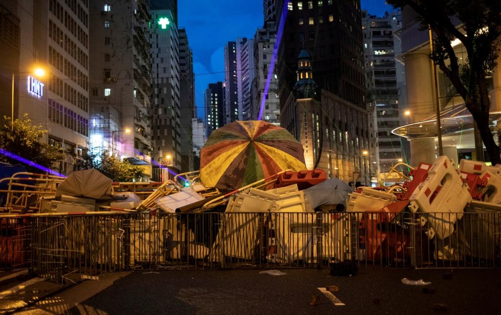 Los manifestantes formaron una barricada  en el distrito Wan Chai. | Reuters