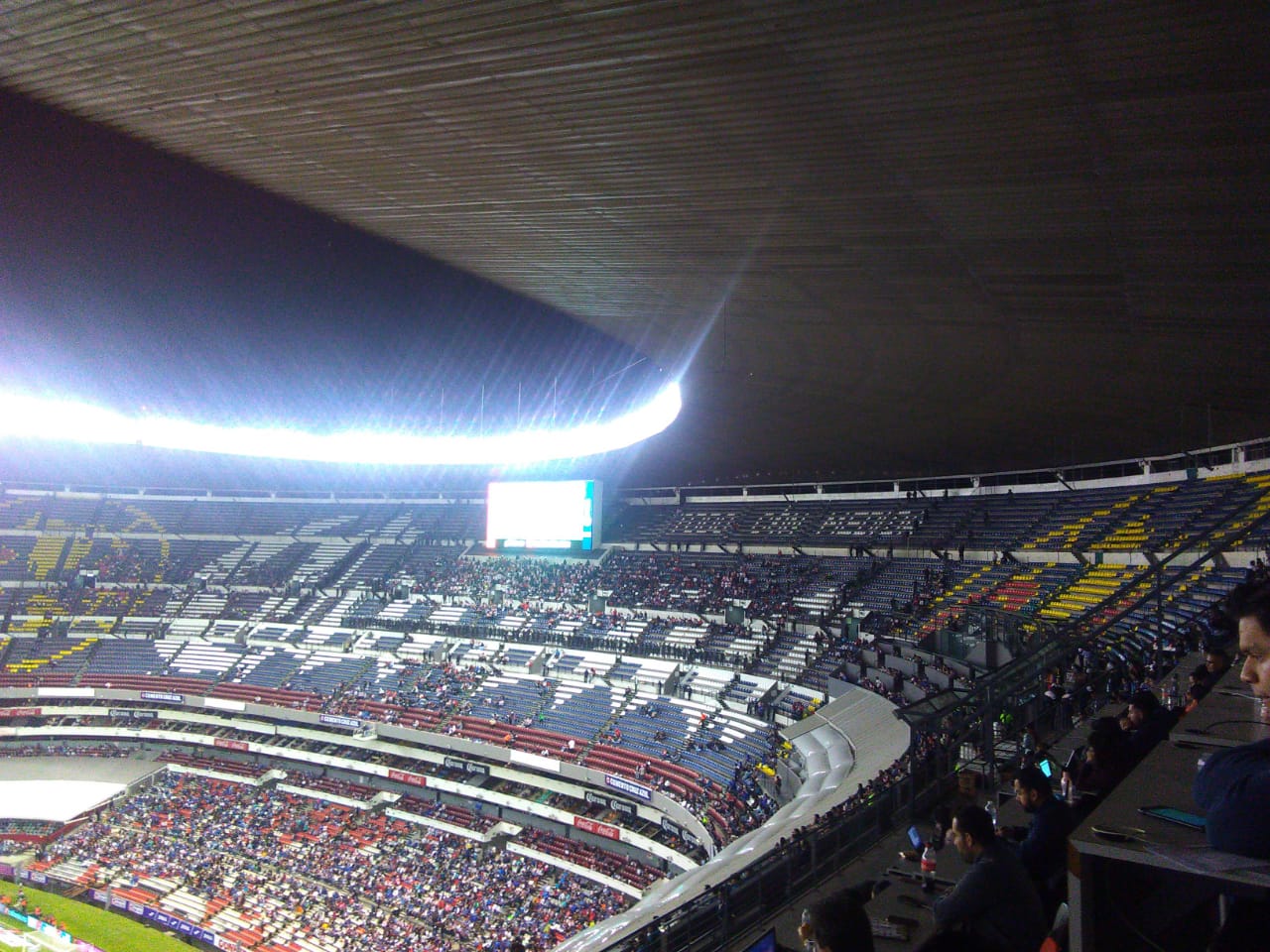 Pobre entrada en el Estadio Azteca (Jorge García)