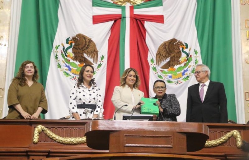 Se entregó al Congreso local el informe correspondiente al primer año de gestión. (Tomada de @Claudiashein)