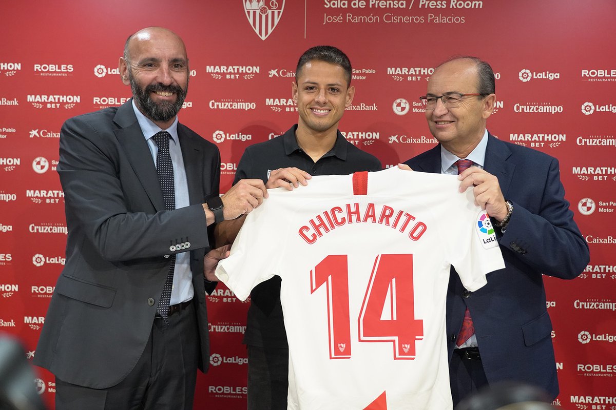 Javier "Chicharito" Hernández se une a las filas del Sevilla. (Twitter: @SevillaFC)
