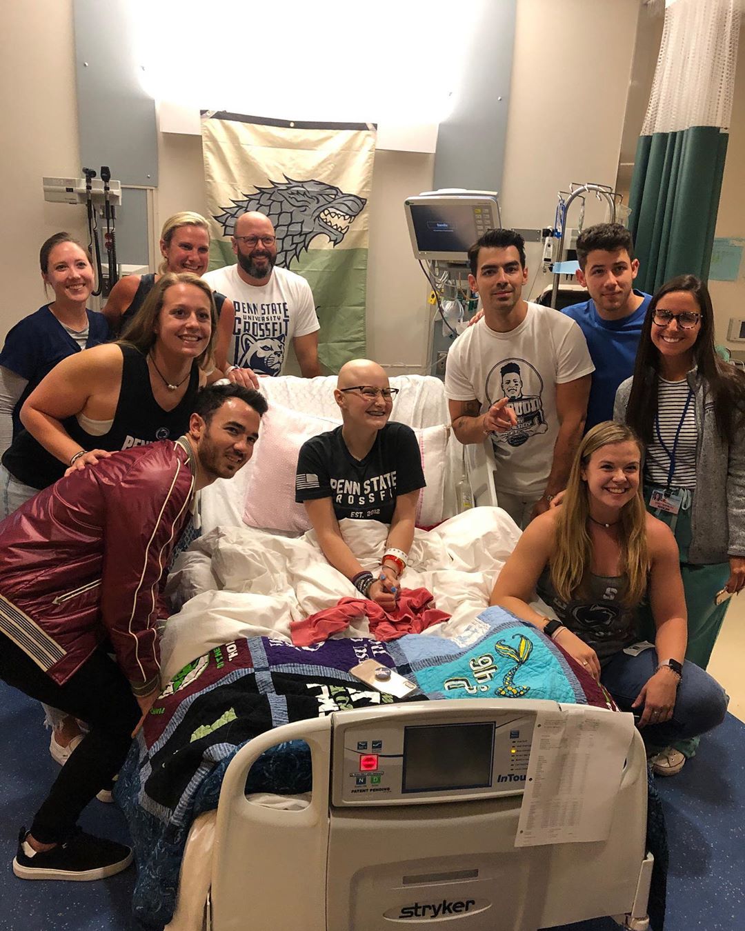 Jonas Brothers visitan a fan que estaba en quimioterapia (Instagram).