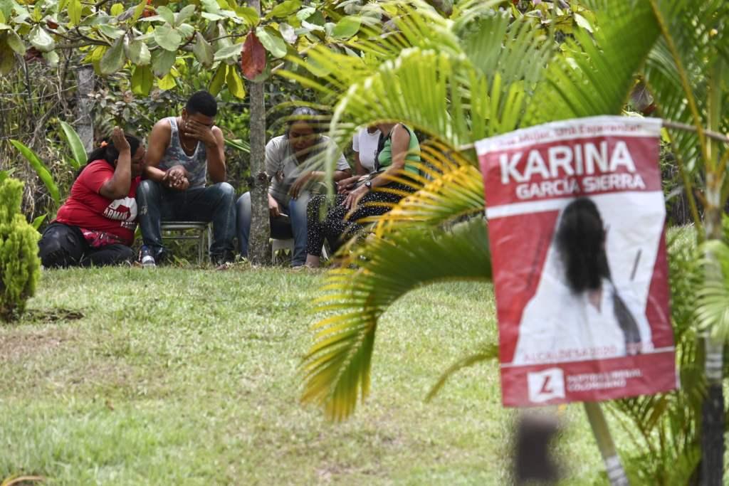 Karina García buscaba la alcaldía de Suárez en el departamento del Cauca; su auto fue incinerado. (AFP)