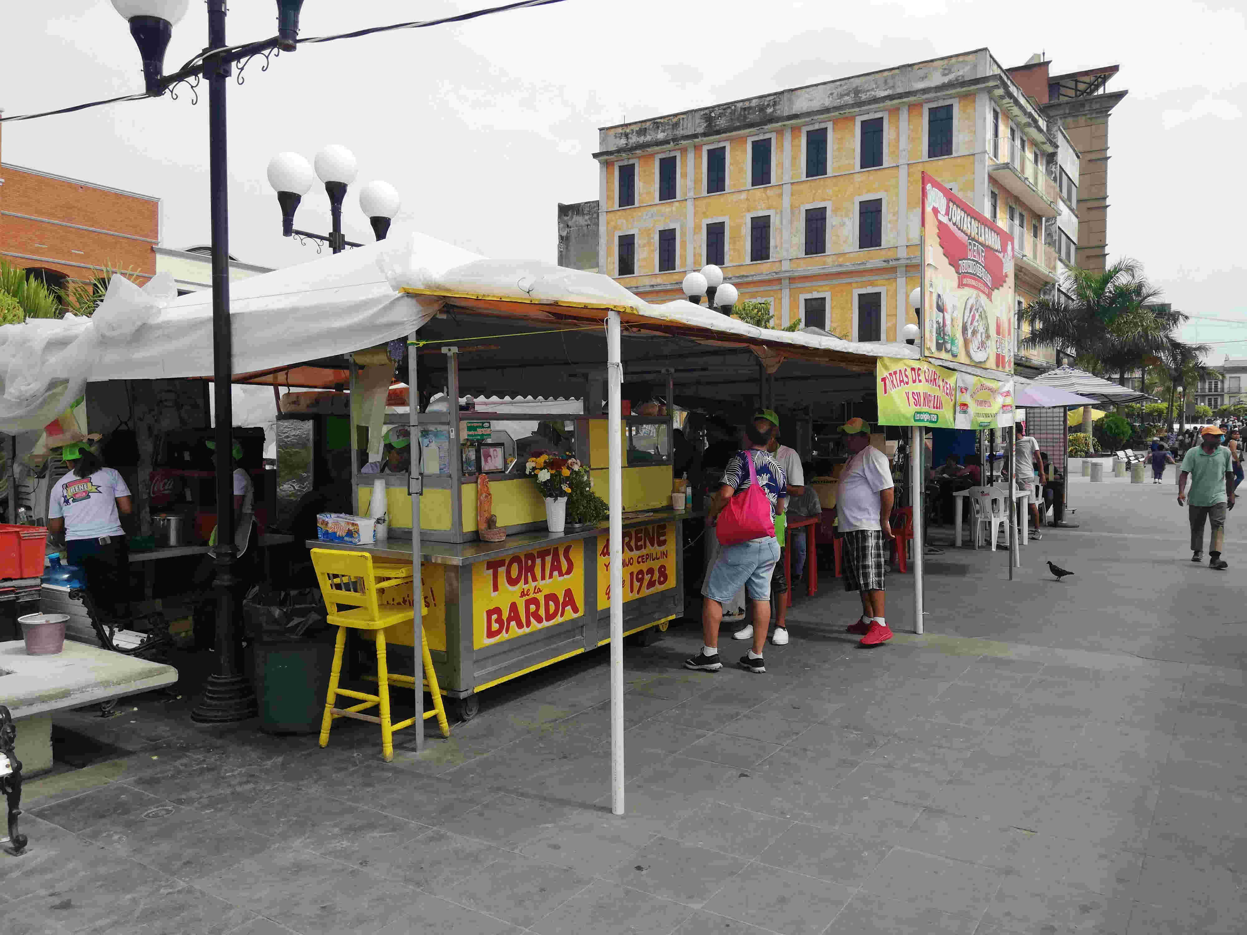 Puestos provisionales de las tortas de la barda.