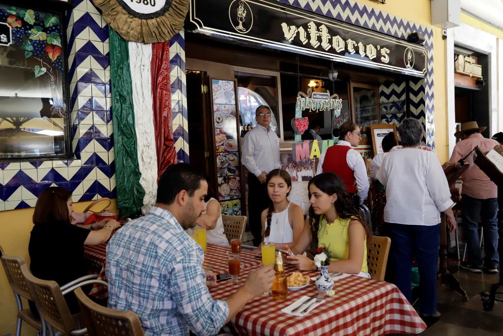 Restauranteros buscan que se amplíe horario de servicio en noche mexicana (Agencia Enfoque)