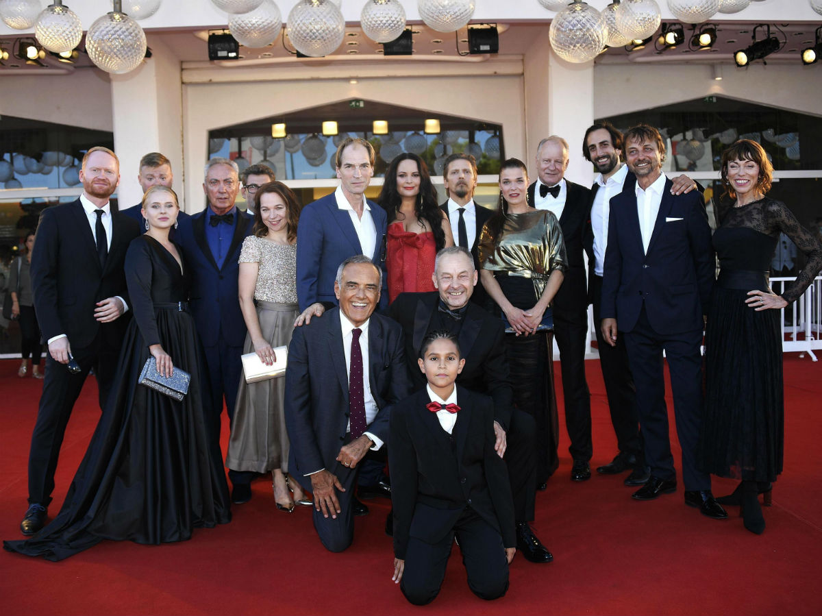 Elenco de 'The painted bird' en la 'Mostra' de Venecia. (EFE)