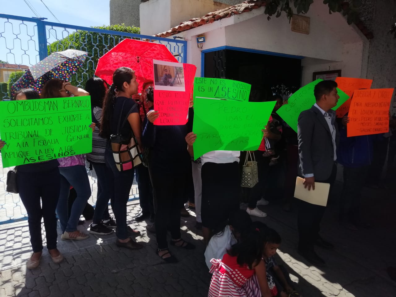 Exigen que castigo contra el presidente municipal, Pedro Vásquez, a quien acusan de asesinatos y desapariciones forzadas. (Óscar Rodríguez)