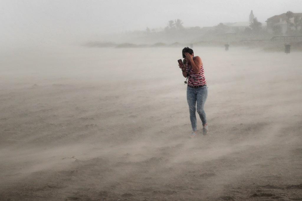 En Florida, los efectos de Dorian se sienten ya con fuertes lluvias. AFP