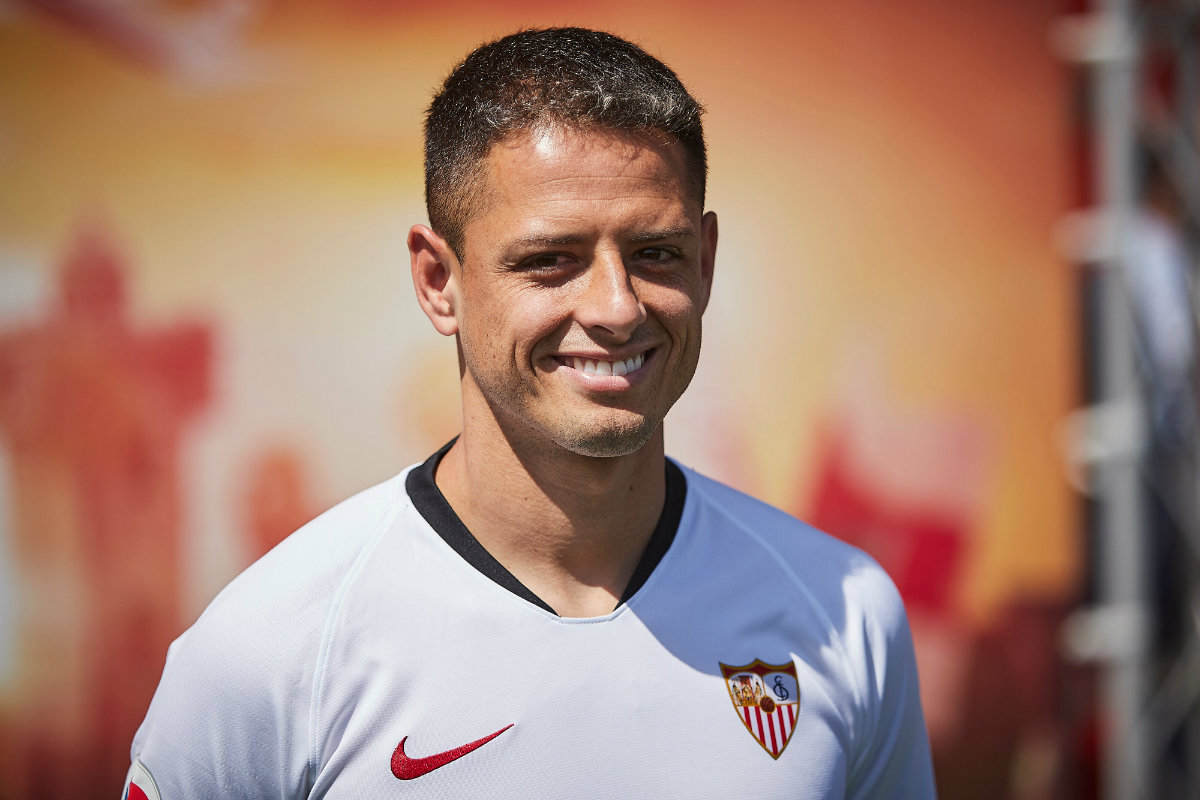 Javier 'Chicharito' Hernández fichó con el Sevilla por 8 millones de euros (Twitter @EuropaLeague)