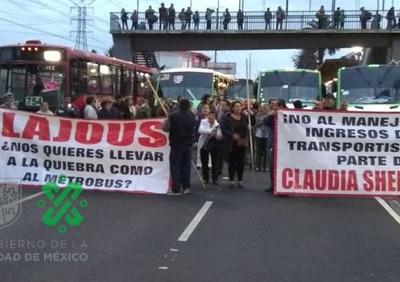 Los manifestantes iniciaron su marcha en Insurgentes. | Twitter@OVIALCDMX