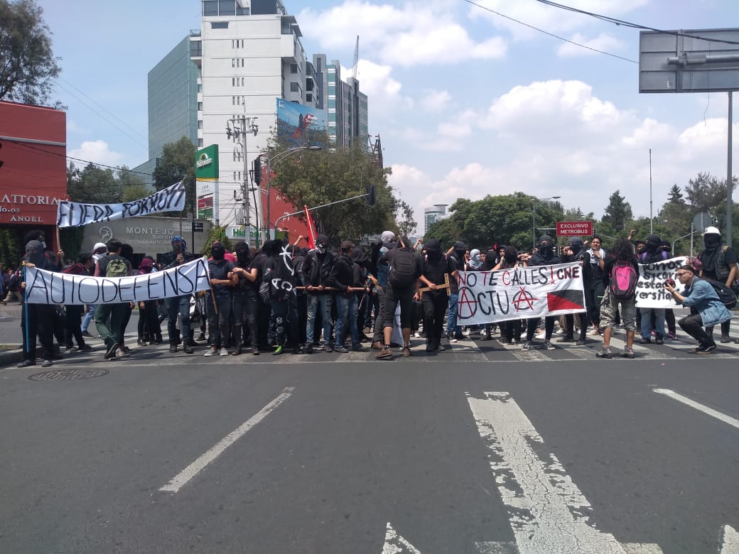 Marcha de estudiantes de la UNAM que se dirigen hacia Rectoría, a un año de la agresión contra alumnos del CCH Azcapotzalco. (Áxel Martínez)