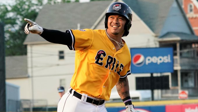 Muere jugador de beisbol tras caer de patineta (Twitter @erie_seawolves)