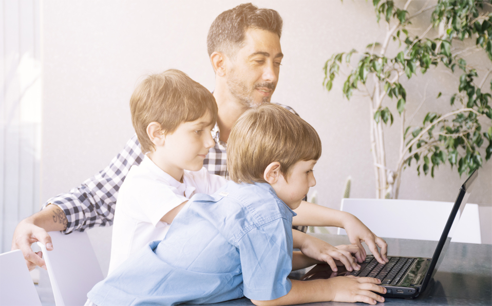 Padres de familia deben empezar a introducir conceptos básicos sobre sexualidad a los hijos. (Cortesía Freepik)