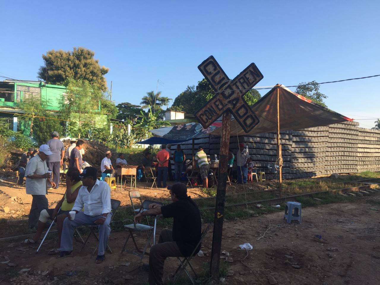 Trabajadores piden ser incluidos en la construcción del proyecto del Istmo de Tehuantepec, donde se prevé inversiones de 2 mil millones de dólares. (Ó