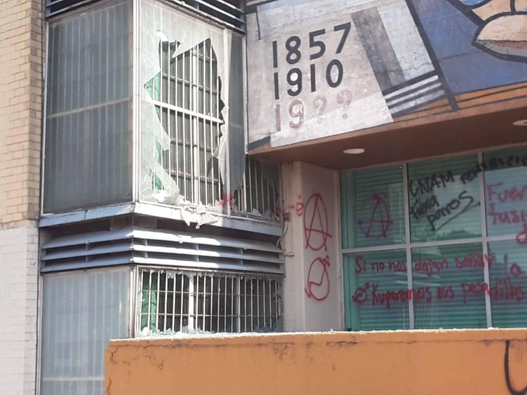 La UNAM denunció que hubo robo y daños a las instalaciones de Rectoría. (Especial)
