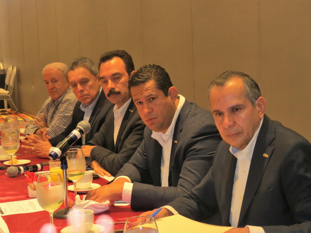 Diego Sinhue Rodríguez Vallejo se reunió con empresarios del CMIC. Foto:Especial.
