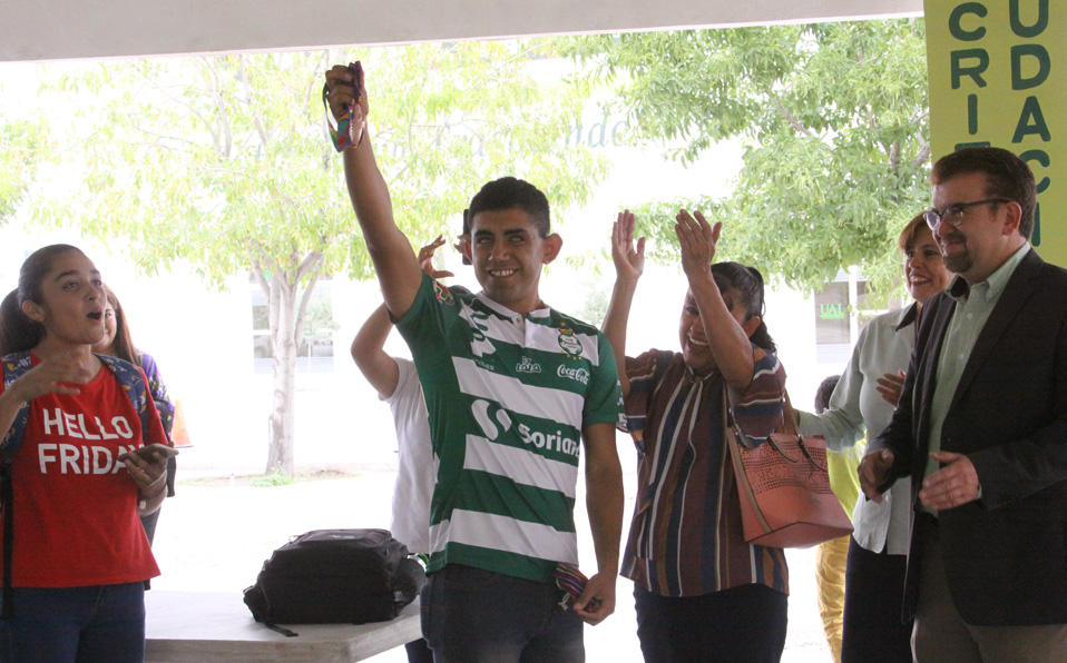 Gerardo Sotelo participó con el equipo de futbol 5 en los Juegos Parapanamericanos de Lima 2019 y obtuvieron medalla de bronce. (Claudia Luévano)