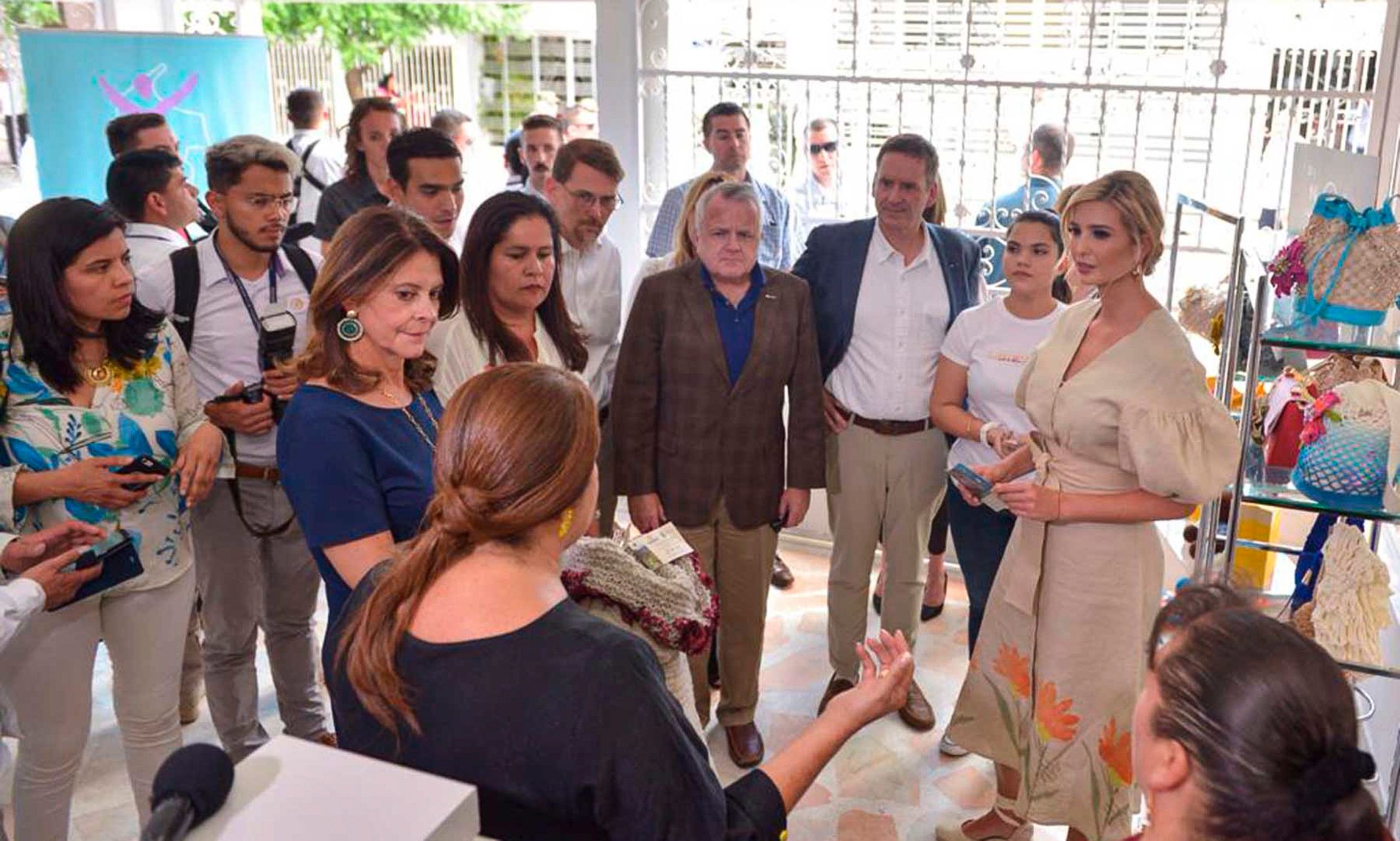 Ivanka Trump durante su visita a la Casa de la Mujer Empoderada en Cúcuta, Colombia. (AFP)