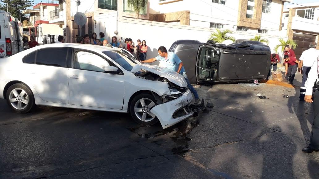 Los vehículos involucrados en el percance. (Anahy Meza)