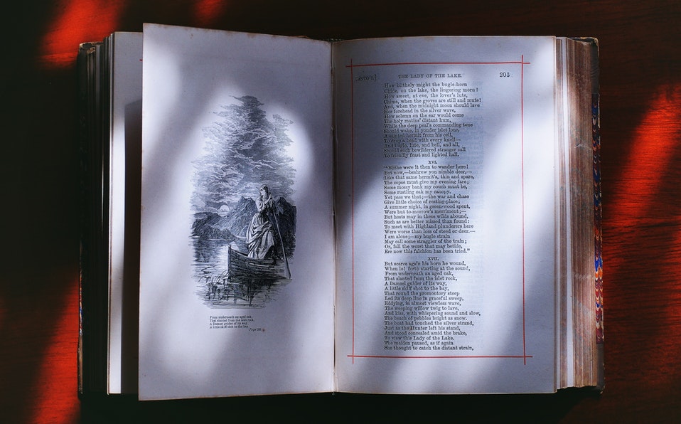 Los participantes deberán enviar un libro inédito de poemas escrito en español. (Cortesía Pexels)