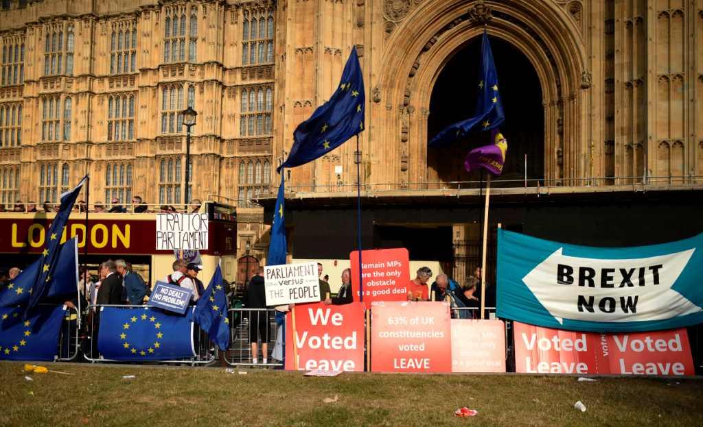 La propuesta legal establece el 19 de octubre como fecha límite para que el Ejecutivo llegue a un acuerdo con la UE. AFP