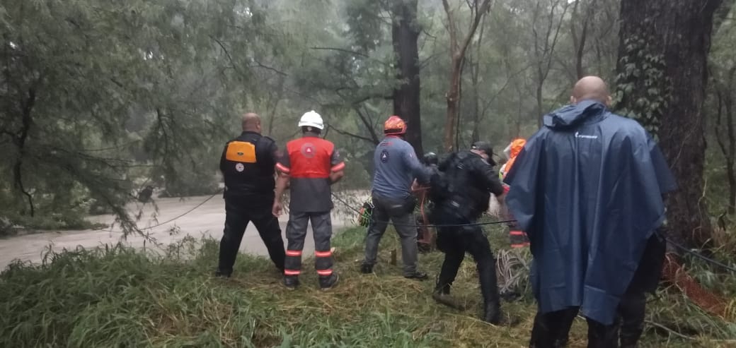 En el sitio se encuentra personal de Bomberos, Protección Civil, estatal y municipal y Policía de Guadalupe. Foto: Especial