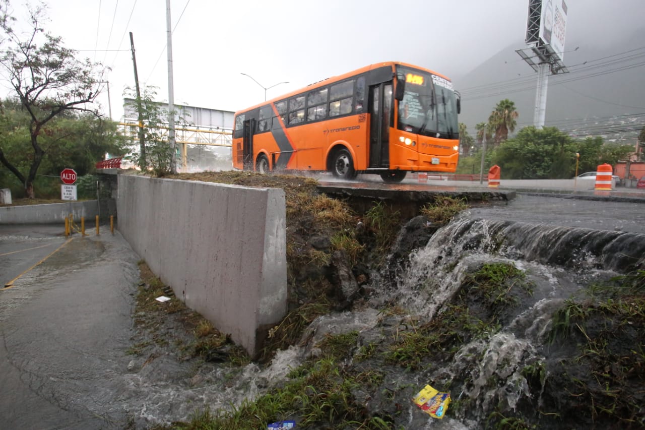 Por la tormenta 'Fernand', Protección Civil advirtió que hay riesgo de derrumbes en las zonas montañosas. (Foto: Raúl Palacios)