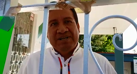 El director fue retenido por los estudiantes.