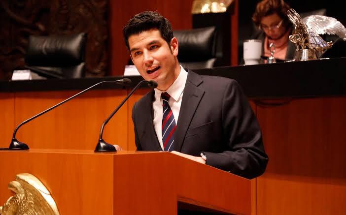 El senador Eduardo Murat.